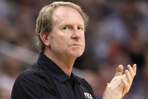 Suns owner Sarver committed to keeping team in Phoenix