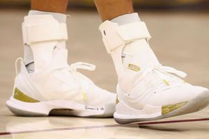 Stephen Curry keeps promise with shoe delivery