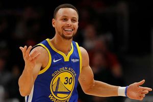 NASA invites Curry to see moon rocks