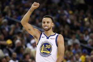 Curry scores 15,000th regular-season point in Warriors win