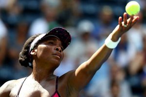 Venus Williams beats Serena in Abu Dhabi exhibition
