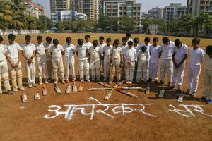 Ramakant Achrekar cremated, tearful Tendulkar in attendance