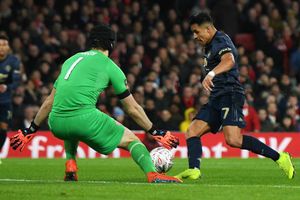 Arsenal 1 Manchester United 3: Sanchez helps down old club as Solskjaer streak continues
