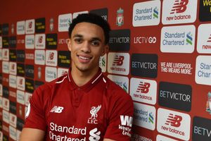 Alexander-Arnold signs new long-term contract with Liverpool