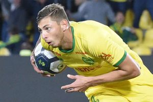 Emiliano Sala search begins for third day