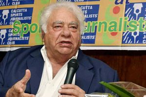 Farokh Engineer criticises Harbhajan for comments on Ashwin