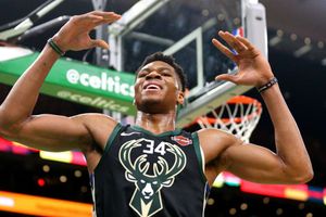 NBA wrap: Harden scores 42 but Rockets fall to Bucks, Kuzma leads Lakers
