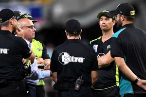 BBL: Watson lights up Gabba before power cut forces abandonment
