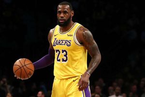 LeBron James participates in full contact scrimmages, remains day-to-day