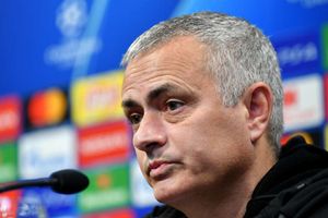 Mourinho takes TV pundit job after denying Benfica link