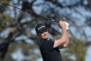 Rose grabs lead as Tiger makes cut at Torrey Pines
