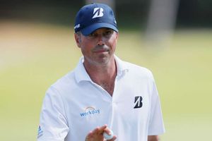 Kuchar moves into lead, Spieth misses cut in Hawaii