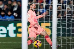 Messi helps Barcelona to stretch La Liga lead, Real slip further