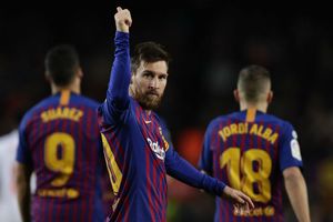 Messi comes to Barcelona's rescue in La Liga
