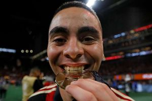 Deadline day round-up: Almiron, Fellaini near moves as Suarez signs
