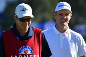 Rose ties 54-hole record to take three-shot lead, Tiger shoots 71