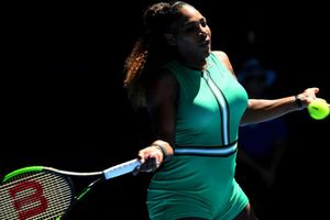 Serena sails into Australian Open last 16