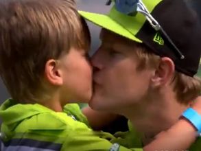 Big Bash League: Shane Watson's son comes on the field for his autograph - Watch adorable video