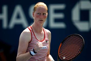 Alison van Uytvanck retains title in Budapest