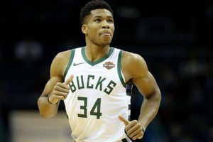 NBA wrap: Giannis shows MVP credentials, Warriors crush Spurs