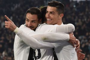 Juventus 3 Frosinone 0: Ronaldo rounds off routine romp