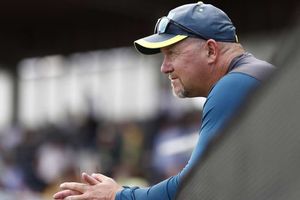Saker resigns as Australia assistant