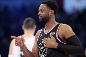 NBA wrap: Wade's wild buzzer-beater stuns Warriors, Lakers down Pelicans