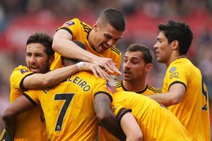 Bristol City 0 Wolves 1: Cavaleiro repeats cup heroics