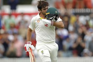 Burns, Head dominate Sri Lanka in Canberra