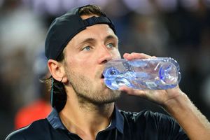 Pouille stunned as other seeds cruise through
