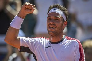 Cecchinato hammers home favourite Schwartzman to win Argentina Open