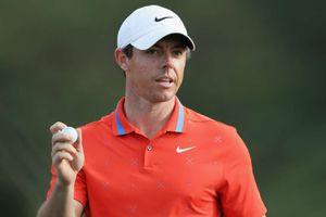 McIlroy leads in Mexico, Woods shoots 71