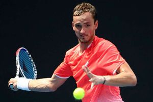 In-form Medvedev and Tsonga to meet in Rotterdam