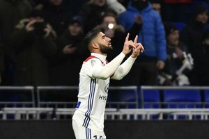 Lyon 2 Paris Saint-Germain 1: Fekir penalty ends PSG's unbeaten run
