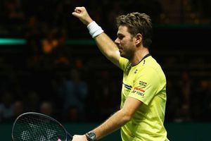 Wawrinka ends 20-month wait for final to book Monfils showdown