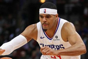 Harris traded to 76ers in blockbuster deal - reports