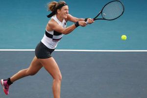 Azarenka eases into quarters, Stephens stunned