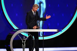 At last, Mourinho makes peace with Wenger! 