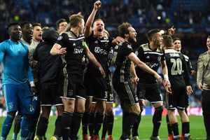Suarez leads plaudits for Ajax after Madrid upset
