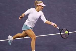 Kerber eases past Bencic as Andreescu awaits in final