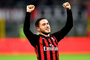 Manchester United contemplate AC Milan defender as Antonio Valencia successor