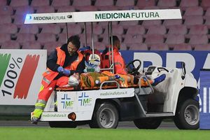 Napoli keeper Ospina kept in hospital after head injury against Udinese