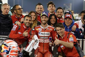 Qatar MotoGP: Dovizioso edges Marquez in last-lap thriller