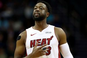 Spurs coach Popovich gives Wade special gifts before final matchup