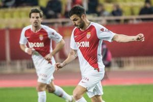 Fabregas hits back at ex-Arsenal team-mate 