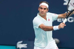Federer makes light work of Medvedev