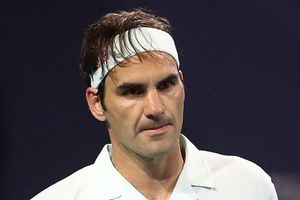 Federer sails through to fourth round in Miami