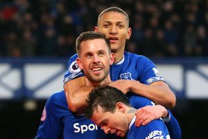 Everton 2 Chelsea 0: Sarri's side see top-four hopes fade