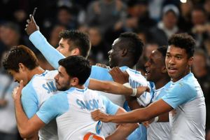 WATCH: Mario Balotelli celebrates wondergoal with Instagram selfie