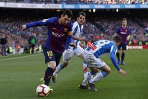 La Liga wrap: Messi magic keeps Barcelona 10 points clear as Atletico thrash Alaves